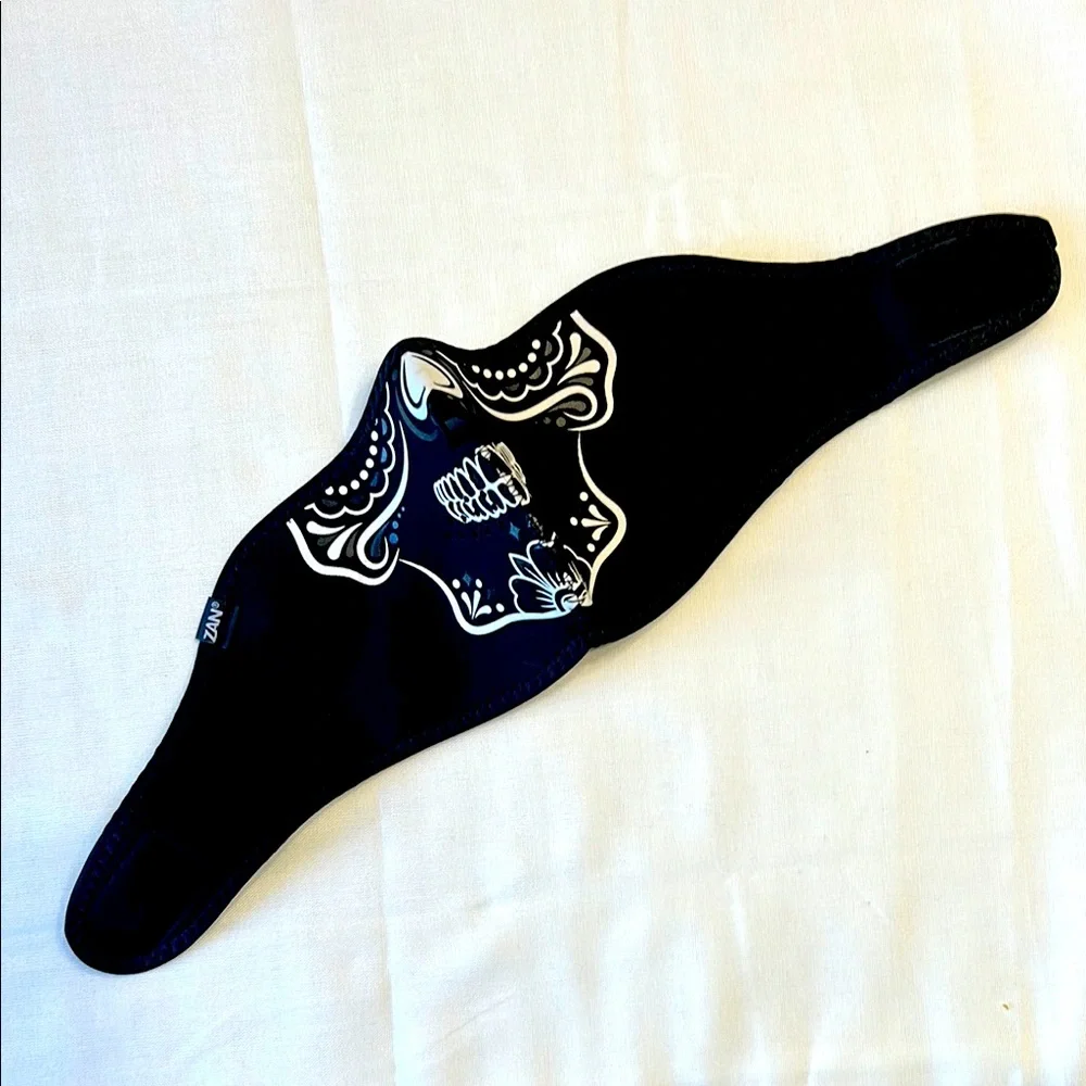 Black Skull Design Face Mask NWOT